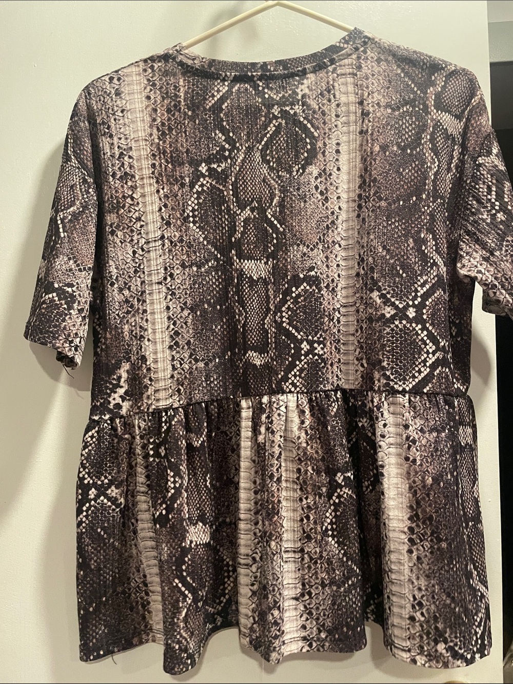 Zara Snake-Print Short Sleeve Peplum Tunic - Black & Gray size M - Picture 5 of 5